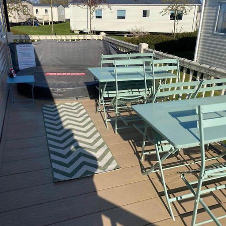 Lottielou'S Hot Tub Breaks At Tattershall Lakes Lincoln Exterior photo