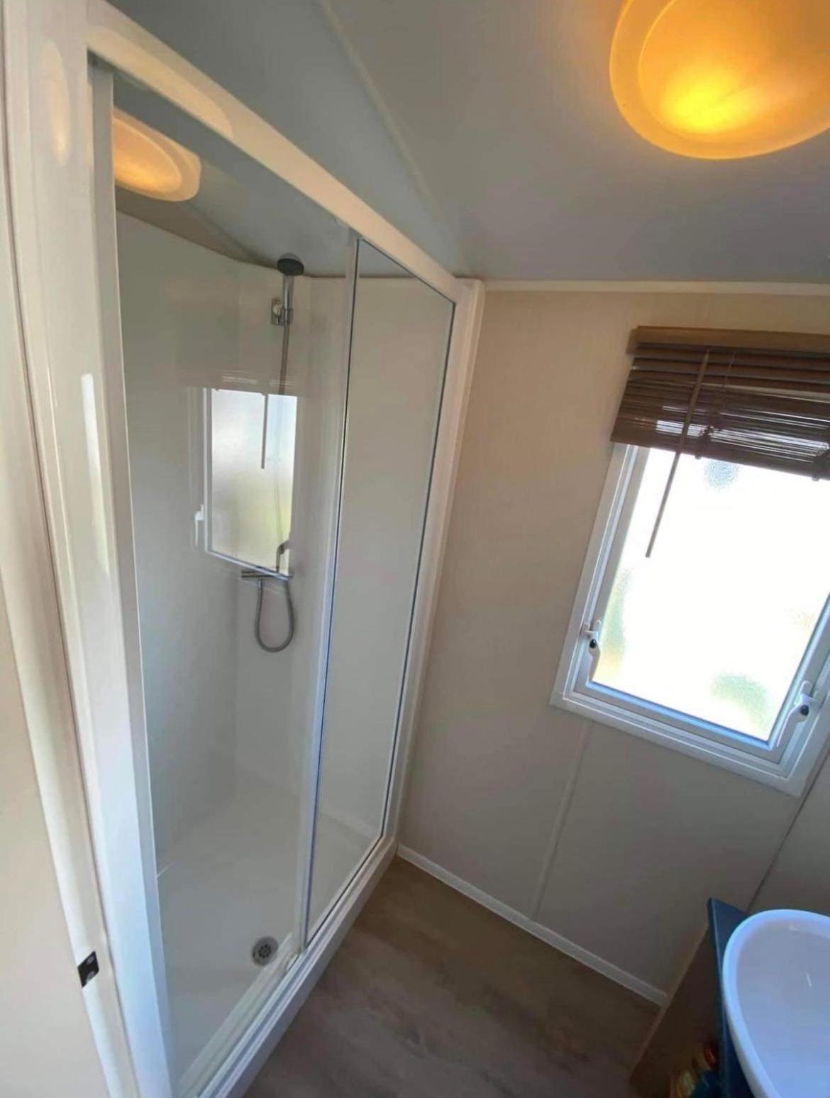 Lottielou'S Hot Tub Breaks At Tattershall Lakes Lincoln Exterior photo
